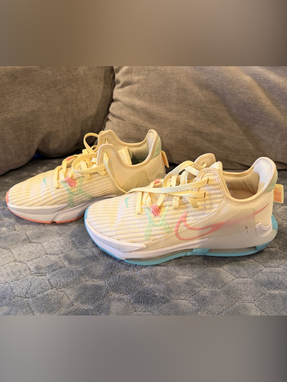 ike LeBron Witness 6, “Easter”, Basketball Shoes Men’s 7.5 White CZ4052-103